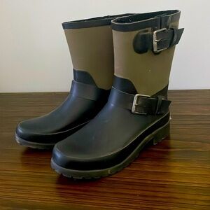 Lauren by Ralph Lauren, 6, Women’s green and black rubber rain boots with buckle